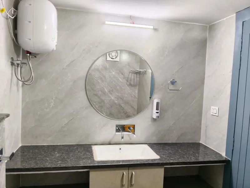 A bathroom at Namah Stay Himalayas, Kanatal